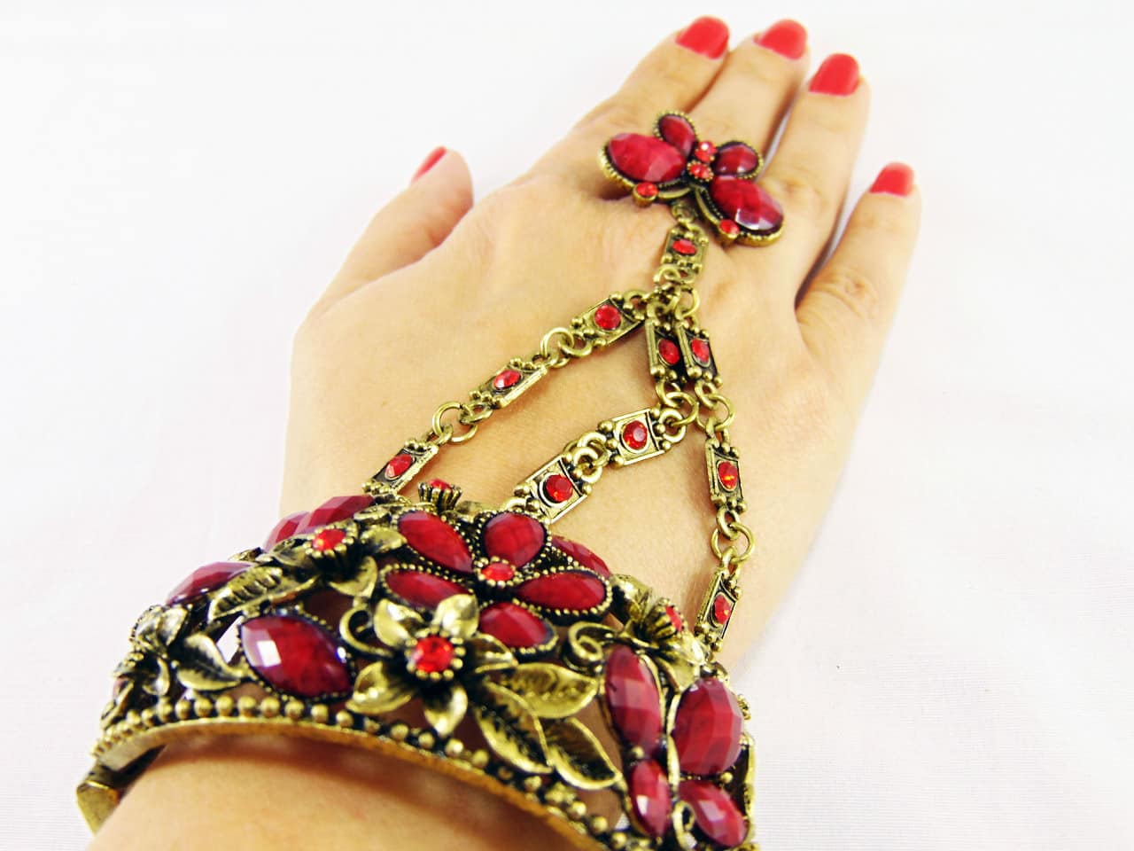 Bracelete com anel - pedras vermelhas