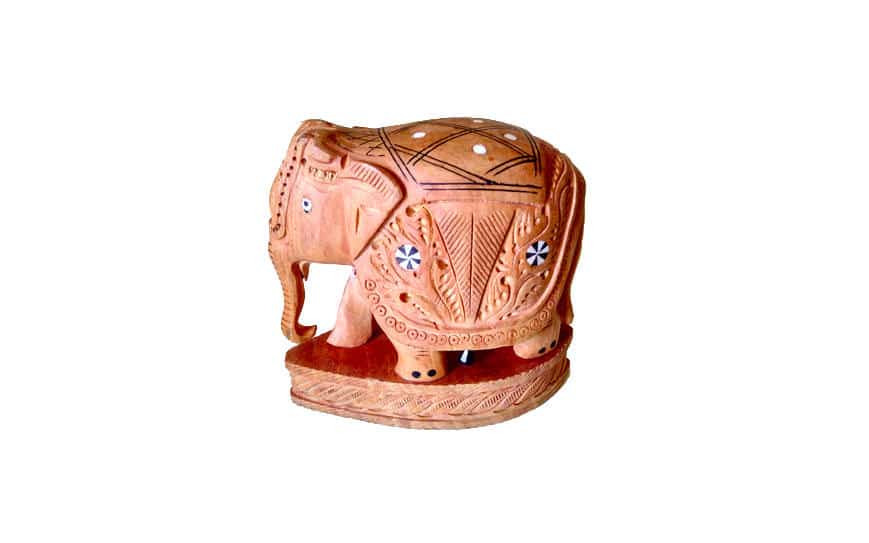 Elefante esculpido em madeira