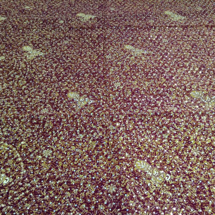 Sari indiano com estampa de pavões e arabescos - Tie Dye vinho e bege