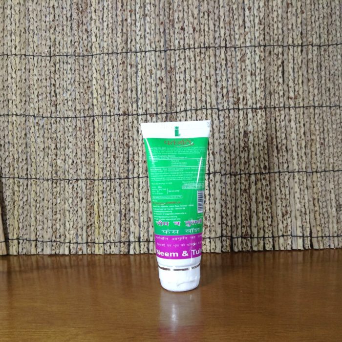 Gel de limpeza facial Patanjali Neem e Tulsi - sem sabão (60g)
