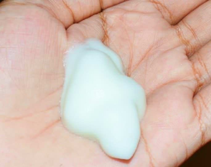 Espuma de limpeza facial sem sabão da Himalaya "Purifying Neem Foaming Face Wash" (50ml)