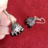Brinco indiano Jhumka de sino pequeno com berloques preto