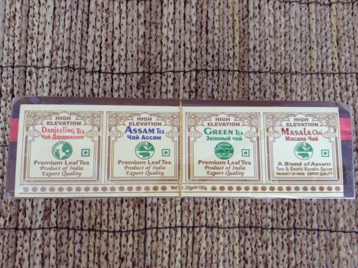 Mix de 4 blends de chás indianos com caixa decorativa de madeira entalhada