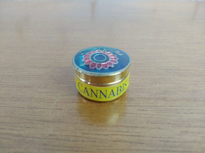 perfume sólido de cannabis