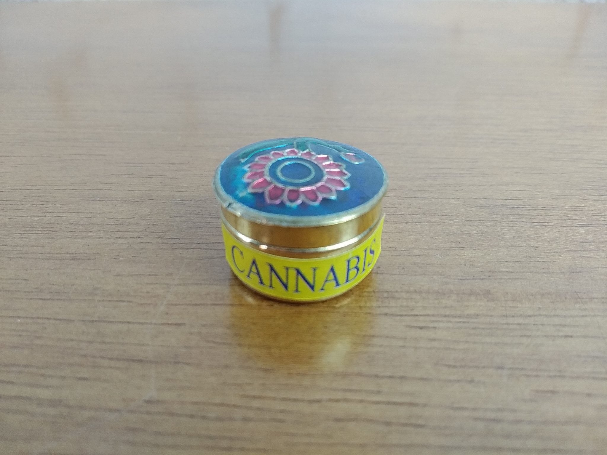 perfume sólido de cannabis