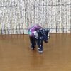 Escultura de mini elefante estilizado e resinado - roxo