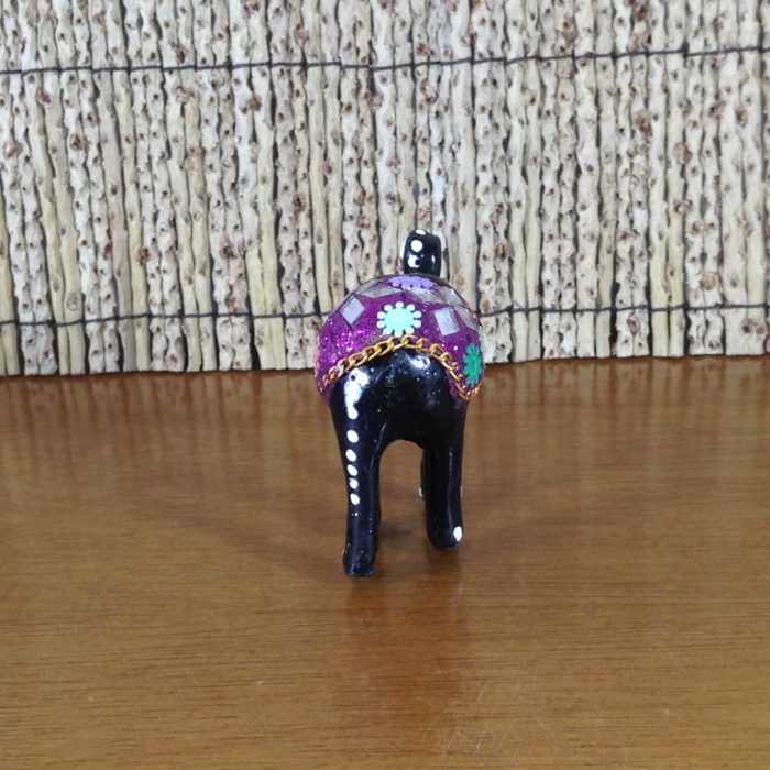 Escultura de mini elefante estilizado e resinado - roxo