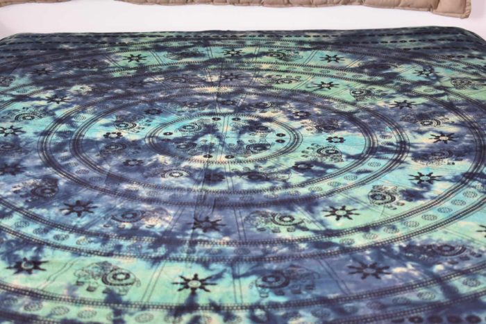 Panô indiano de algodão - Estampa de mandala e elefantes em Tie Dye (2.30 m x 2.10 m)
