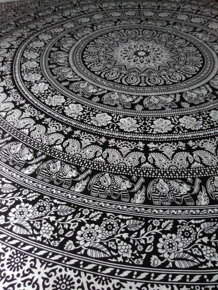 Panô indiano de algodão - Estampa de mandala preto e branco  (2.30 m x 2.10 m)