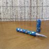 Caneta indiana artesanal de miçangas e espelhos (turquesa)