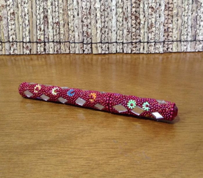 Caneta indiana artesanal de miçangas e espelhos (vermelho)