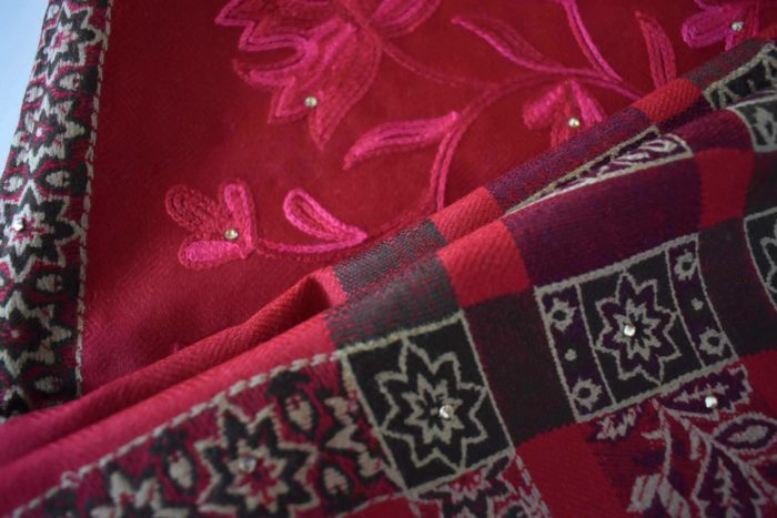 Pashimina de cashmere com bordados florais (100% artesanal) - Vermelho