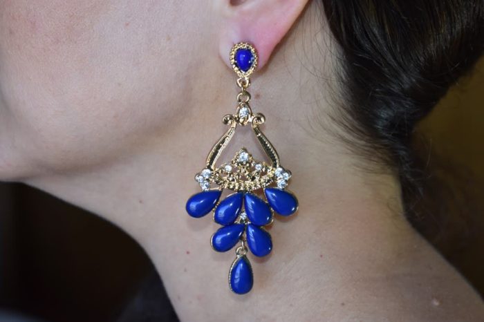 DSC_0620 Brinco estilo indiano dourado com strass e vidro esmaltado azul