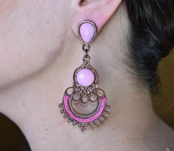 Brinco estilo indiano dourado rosé com pedras rosas