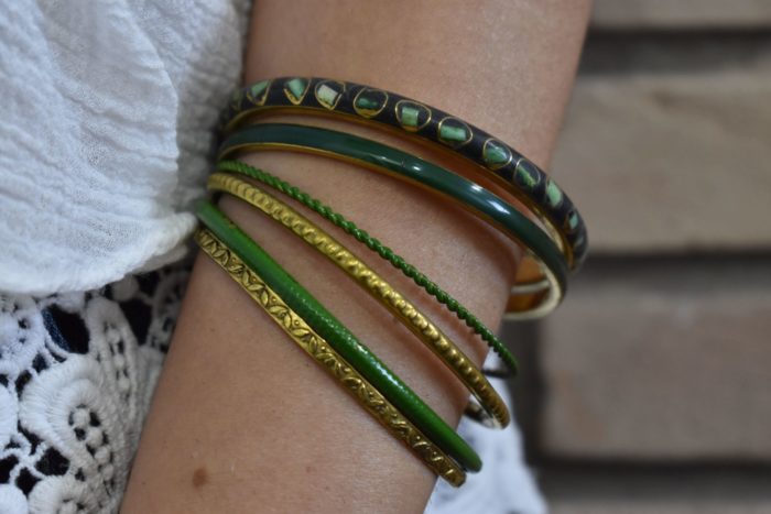 Conjunto de pulseiras indianas de metal e esmaltes Green Hindi