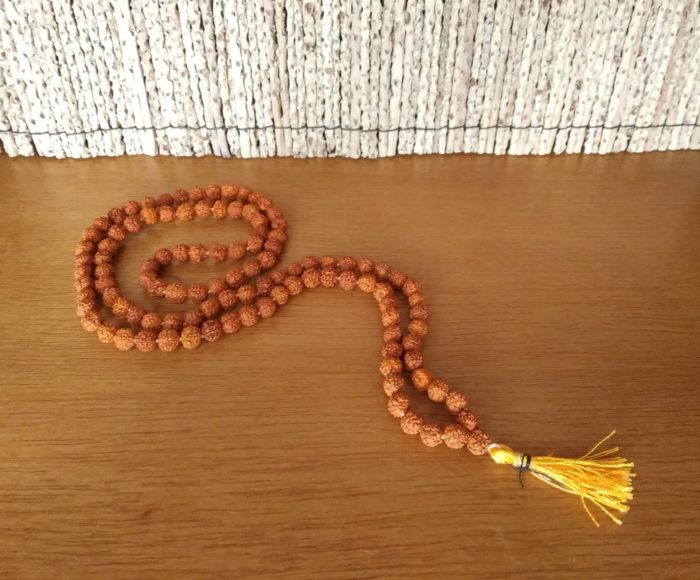 Japamala de 108 contas de Rudraksha (7mm)