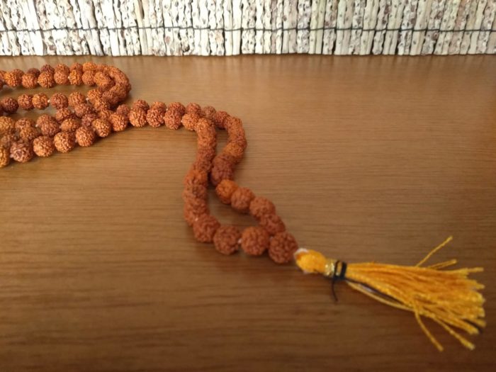 Japamala de 108 contas de Rudraksha (7mm)