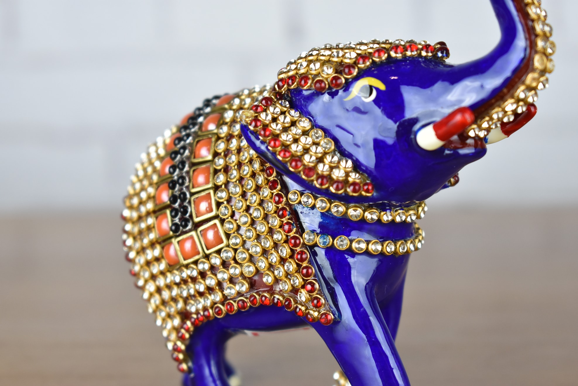 Elefante de metal esmaltado com técnica cloisonné e pedrarias azul foto 3