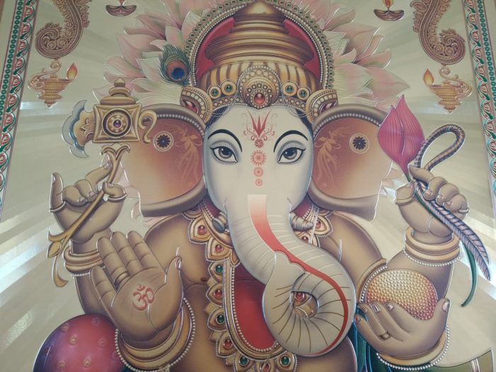 Folha laminada dourada para enquadrar e pendurar - Ganesha I (40 x 31 cm)