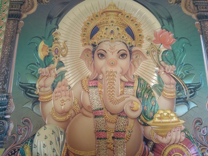 Folha laminada dourada para enquadrar e pendurar - Ganesha II (40 x 31 cm)