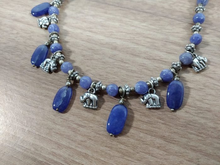 Tornozeleira indiana de pedra natural Lápis-Lazuli com berloques de elefantes