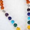 Japamala de sementes de Rudraksha 6mm com os 7 chakras (meru ocre e berloque de Buda)