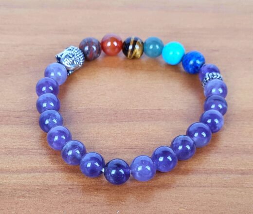 pulseira dos 7 chakras com berloque de Buda pedras ametista