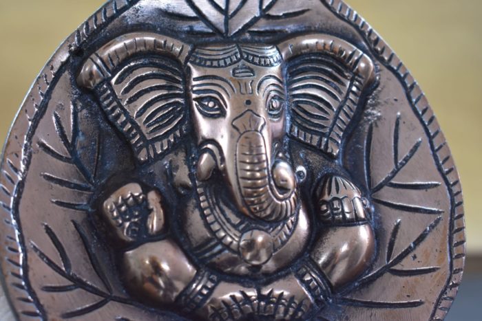 Deus Ganesha de parede em metal formato folha