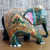 Elefante indiano de madeira pintado a mão verde e dourado