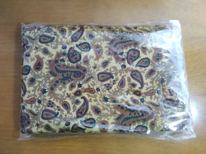 Sari indiano de seda com estampa de arabescos tons terrosos