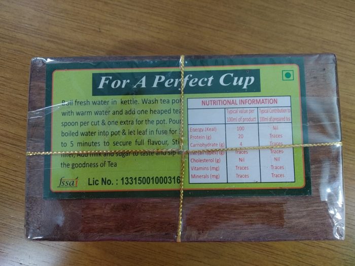 Pure Assam Tea com caixa decorativa de madeira entalhada