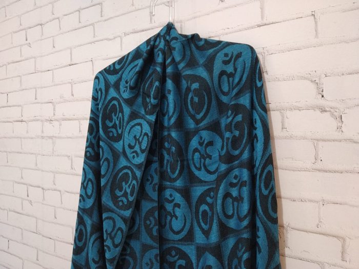 Echarpe indiana dupla face algodão com viscose estampa de OM azul