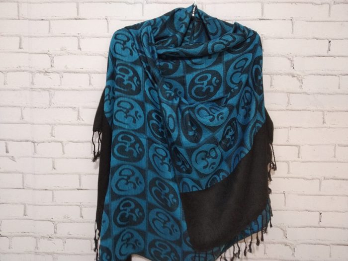 Echarpe indiana dupla face algodão com viscose estampa de OM azul