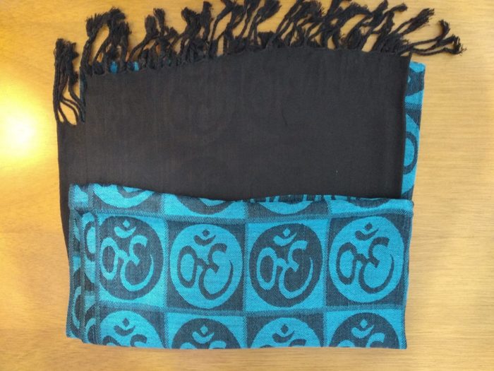 Echarpe indiana dupla face algodão com viscose estampa de OM azul