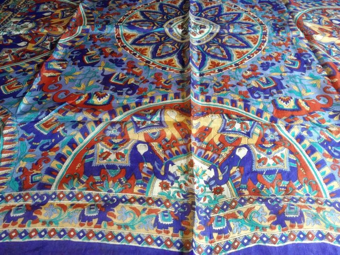 Lenço indiano de seda 100% estampado de elefantes azul