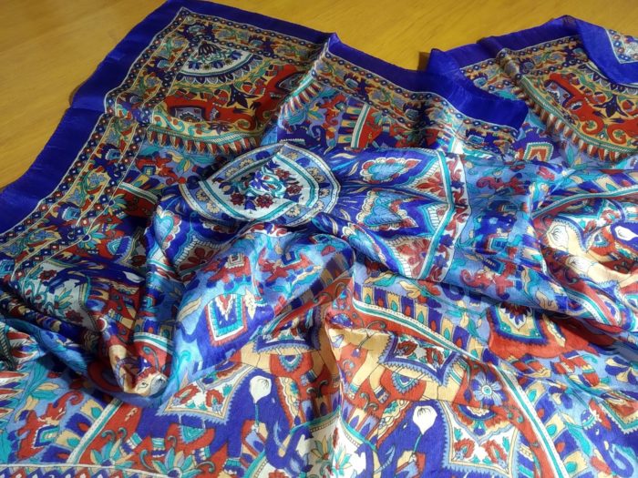 Lenço indiano de seda 100% estampado de elefantes azul