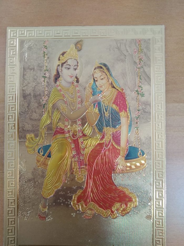 Adesivo laminado dourado para decorar estampa Krishna e Radha
