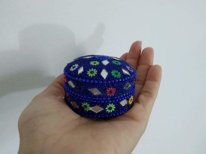 Conjunto com 3 latinhas indianas de miçangas azul royal