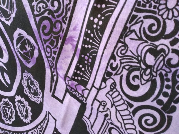 Panô indiano de algodão solteiro estampa de yantra com Om roxo