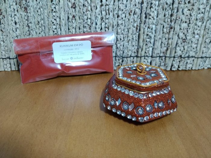 kumkum em pó com pote indiano