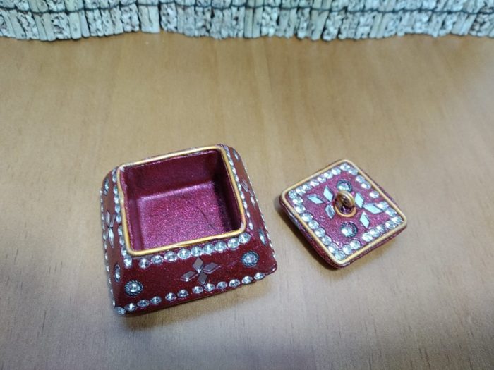 Potinho indiano rosa artesanal para guardar kumkum