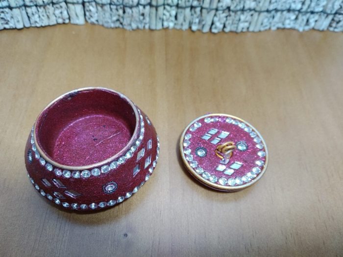 Pó de kumkum 10g com potinho indiano rosa artesanal para guardar
