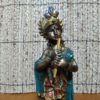 Estátua indiana de Krishna tocando flauta em resina pintada