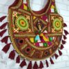 Bolsa indiana Banjara toda bordada com tassel e berloque no centro