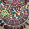 Bolsa indiana Banjara toda bordada com tassel e berloque no centro