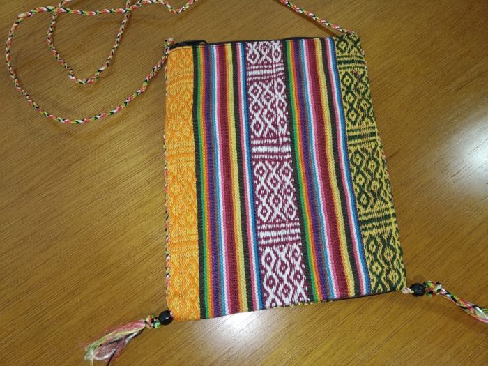 Bolsinha indiana de tecido com alça estampa mandala marrom