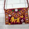 Bolsa indiana clutch de veludo vinho toda bordada estampa elefante