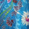 Manta de lã indiana bordada a mão dupla face floral azul e color