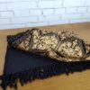 Xale indiano de lã 100% com bordado estilo Kashmir floral preto e dourado