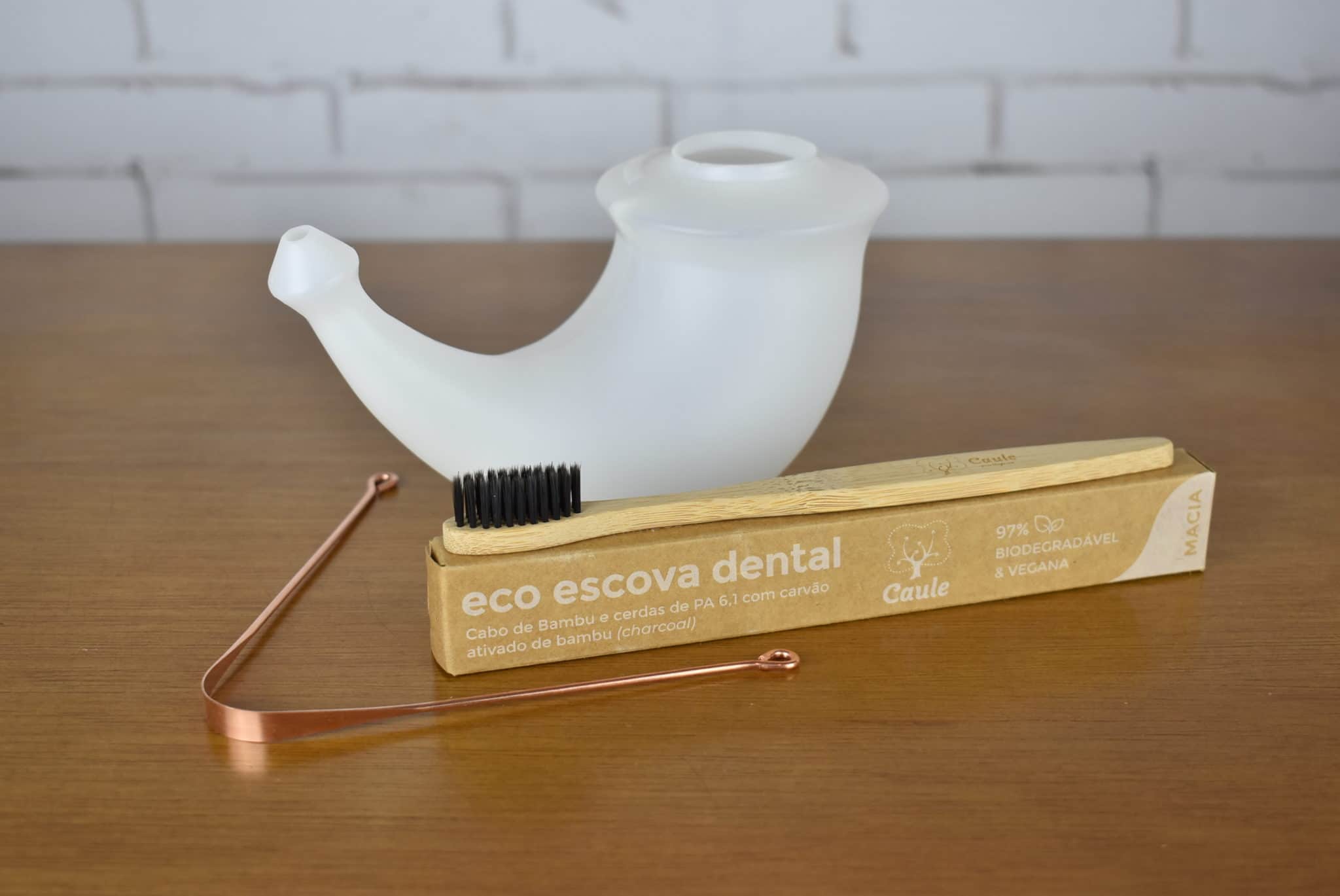kit higiene diária com jala neti, raspador de lingua de cobre e escova de dente de bambu
